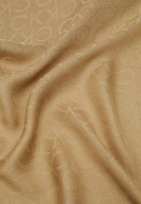 Calvin Klein MONOGRAM SCARF 130x130 - Skjerf - beige