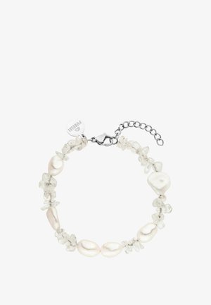 Perlen- und Kristallarmband mit unregelmäßigen weißen Perlen und transparenten Bergkristallen, gesichert mit einem Silberverschluss und verstellbarem Kettchen.