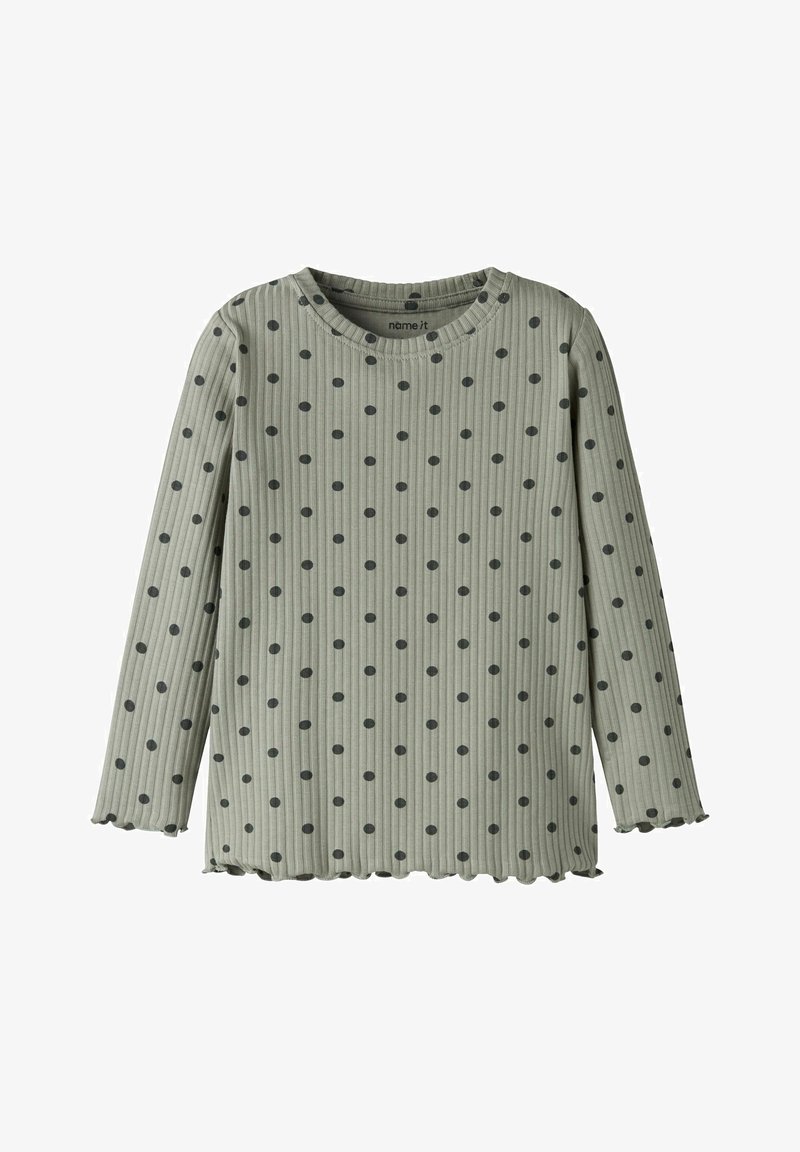 Πράσινο πλεκτό πουκάμισο με μακριά μανίκια και μαύρες πουά βούλες, με στρογγυλή λαιμόκοψη και κυματιστό τελείωμα. Μαλακή υφή, καθημερινό σχέδιο.