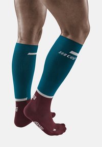 CEP THE RUN COMPRESSION SOCKS KNEE-HIGH MEN - MADE IN GERMANY - Calzettoni - petrol dark red