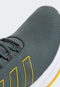 adidas Sportswear UNISEX jasnozielony