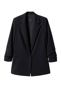 Musta bleiseri, joka on valmistettu sileästä kankaasta ja jossa on yksi nappikiinnitys, kaksi etutaskua ja käännetyt hihat. Muotorettu, suora leikkaus.