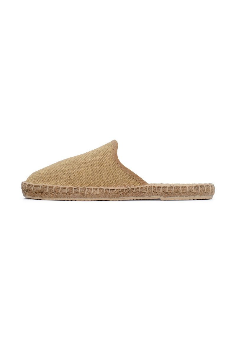 Bruine geweven espadrille-slippers met een gebogen silhouet, voorzien van een juten touwzool en een gladde, onversierde bovenkant.