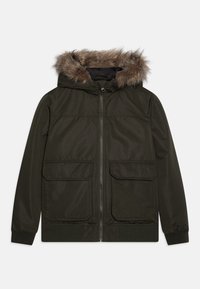 Tamsiai žalia striukė su kailio pamušalu ant gobtuvo, dviem priekinių kišenių, ir elastingomis rankovėmis. Pagaminta iš lygaus audinio su tekstūruotu paviršiumi.