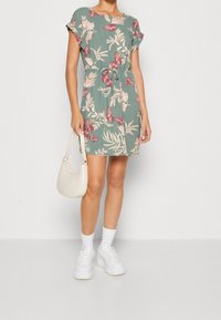 Vero Moda Denní šaty - green