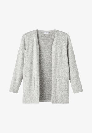 Cardigan gris clair à ouverture frontale, manches longues et deux poches avant, en tissu tricoté doux.
