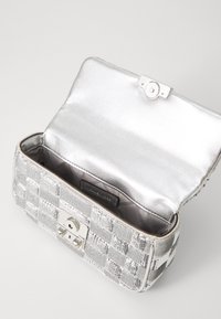 MICHAEL Michael Kors TRIBECA SHOULDER - Handbag - silver