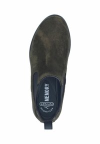 Dunkelgrüner Wildlederschuh zum Hineinschlüpfen mit elastischen Seitenpaneelen, einer Memory-Foam-Einlegesohle und einer Gummisohle.
