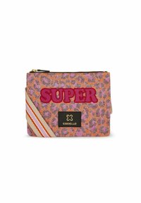 Leopardenmuster-Tasche in Pink und Orange, mit dem Wort "SUPER" in fettem Pink, schwarzem Logofenster und einem gestreiften, abnehmbaren Tragegurt.