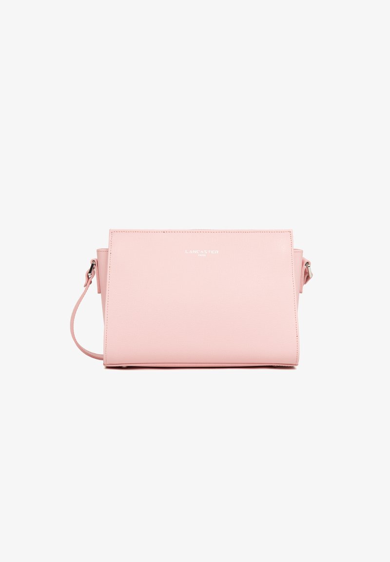 Borsa in pelle rosa con un design rettangolare strutturato, dotata di una tracolla e logo impresso sulla parte frontale.