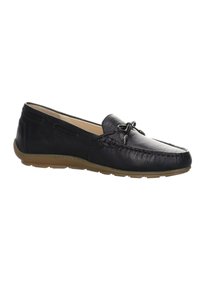 Mocasin de cuero negro con un acabado texturizado, un acento de lazo en la parte delantera y una suela de goma flexible. Presenta detalles de costura a lo largo de las costuras.