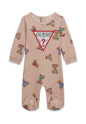 Tutina per neonati a manica lunga rosa pallido con stampa di orsetto, triangolo con logo Guess sul petto e copripiedi con punti interrogativi.