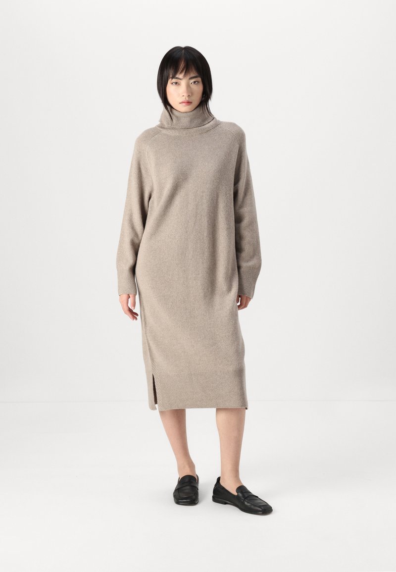 GANT DETAIL ROLLNECK DRESS - Abito in maglia - warm grey