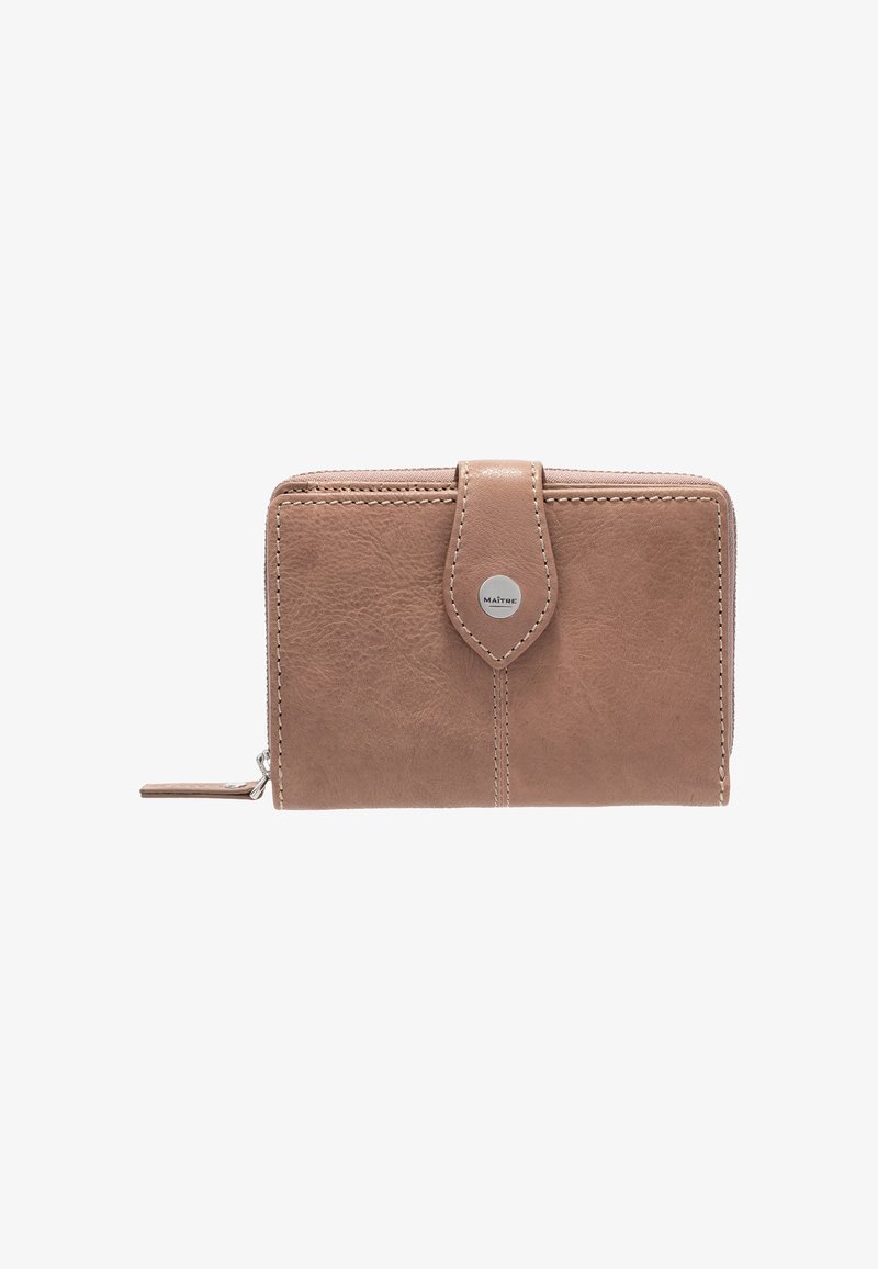 Portefeuille en cuir marron avec une surface texturée, fermeture à bouton-pression et accent en logo argenté. Présente des coutures le long des bords et un compartiment zippé.