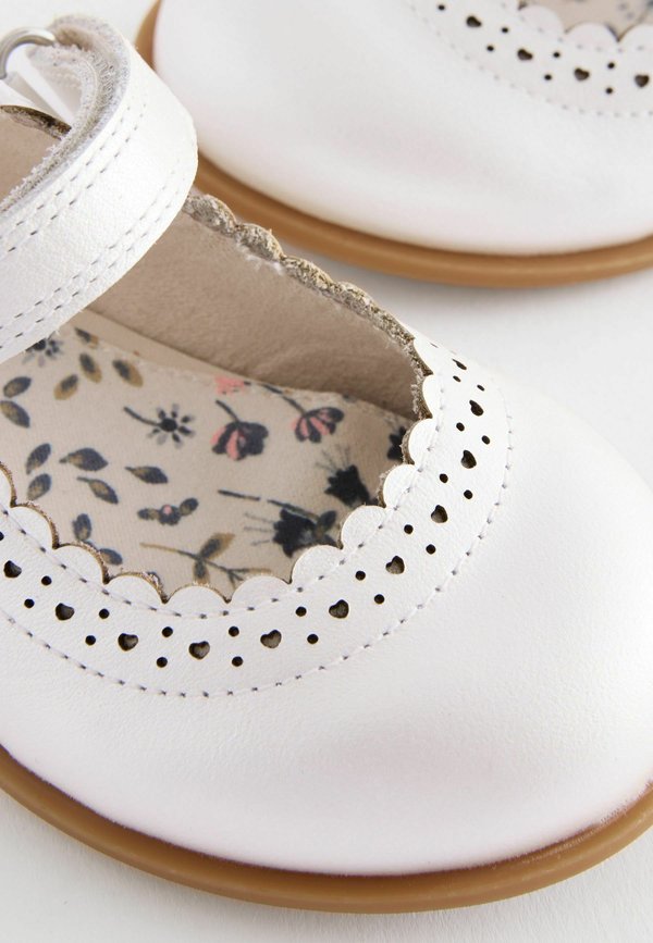 REGULAR FIT  BROGUE – Klassischer Ballerina – silver