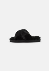 Unselected, black