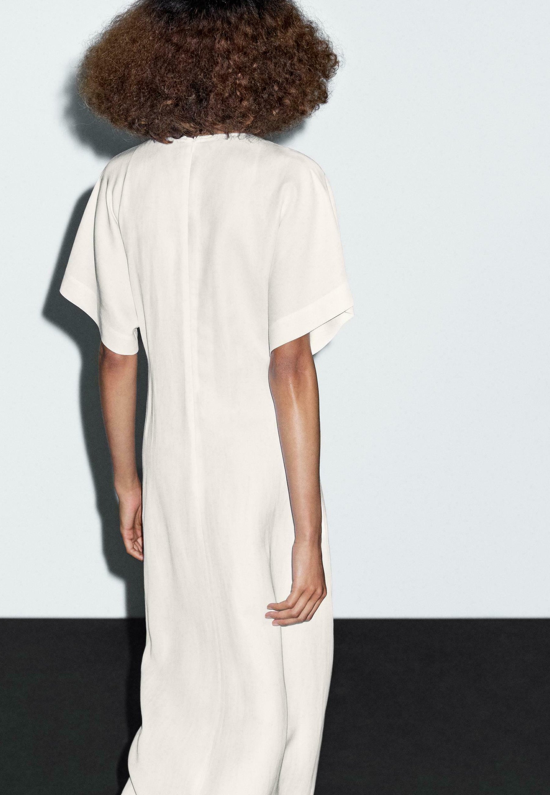 Massimo Dutti FLARED V-NECK MIDI - Day dress - white