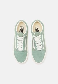 Vans OLD SKOOL UNISEX - Sportcipő - green/marshmallow