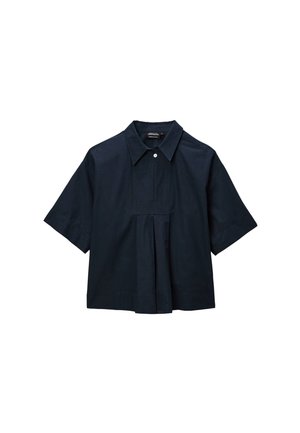 Chemise à manches courtes bleu marine en coton, avec un col, une patte de boutonnage à l'avant et un détail plissé à l'avant. Texture lisse.