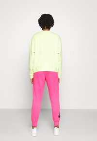 Nike Sportswear Träningsbyxor - pink