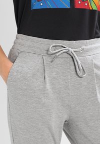 ICHI Träningsbyxor - mottled light grey