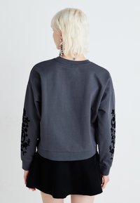 Thumbnail Image 4