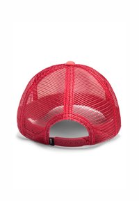 Cappellino da baseball in rete rossa con visiera curva, chiusura snapback e bottone circolare in cima. L'interno mostra una superficie liscia sotto la rete.