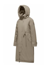 Cappotto imbottito beige alla lunghezza del ginocchio con cappuccio, vita regolabile con cordino e tasche laterali; presenta polsini con bottoni e un orlo con zip per la regolazione.