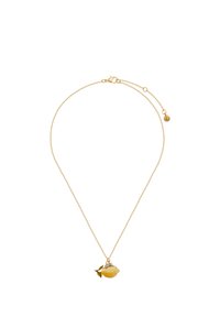 Gouden ketting met een klein hangertje in de vorm van een gele citroen met groene bladeren en een klein blauw strikje.