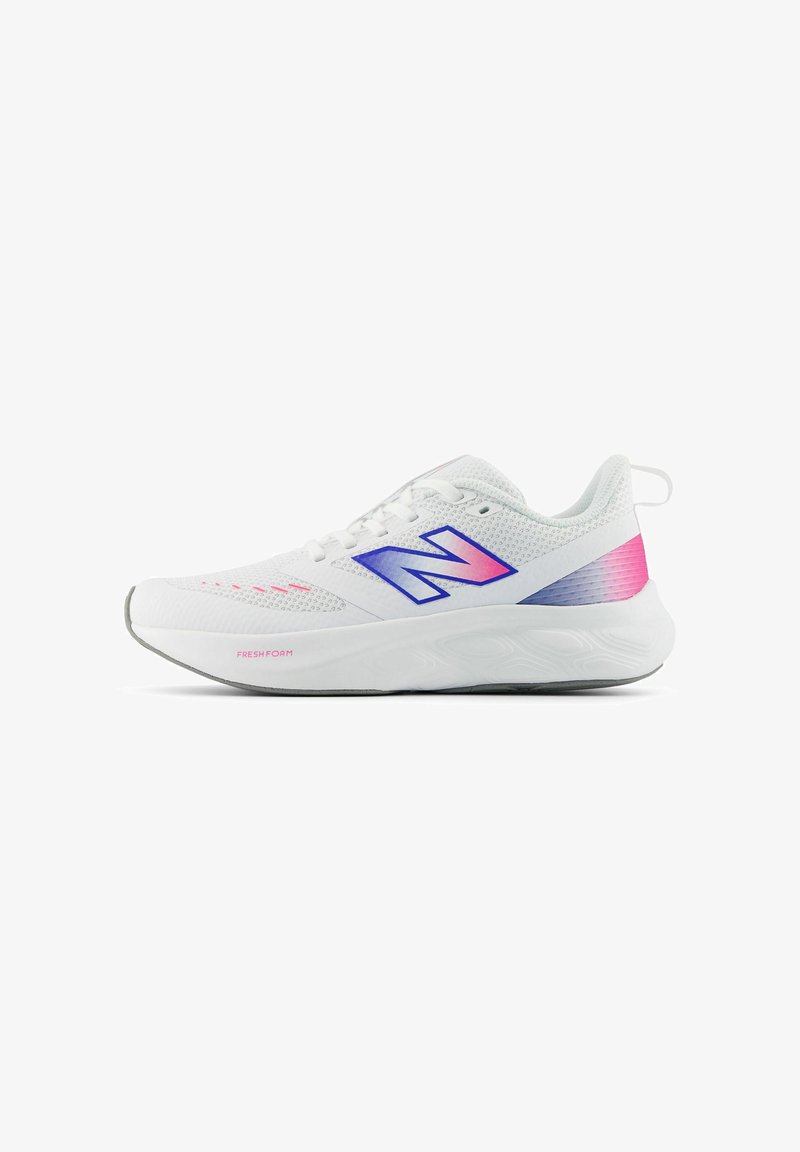 Chaussure de sport blanche avec une tige en mesh, des accents dégradés violet et rose, une semelle coussinée et le logo "FRESH FOAM" sur le côté.
