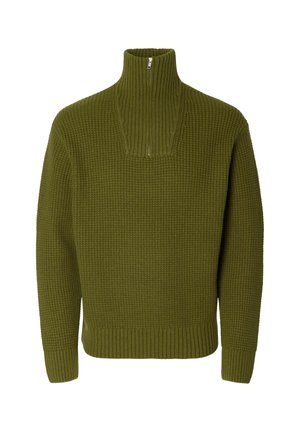 Olivgrüner Strickpullover mit hohem Kragen und viertelreißverschluss, der strukturiertes Rippmuster sowie einen taillierten Saum und Bündchen aufweist.