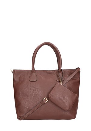 Sac fourre-tout en cuir marron avec une finition texturée, deux poignées et une bandoulière amovible. Comprend une petite pochette assortie.