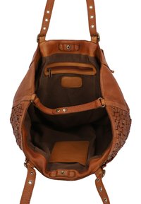 Rjava usnjena torba z woveno teksturo na eni strani, prostorna notranjost in žep z zadrgo. Ima zapiranje na pritisk in ojačane naramnice.