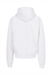Vit hoodie med avslappnad passform, utrustad med dragsko i huvan, ribbade detaljer i ärmsluten och nederkanten. Mjuk textur, minimalistisk design, inga synliga grafik.