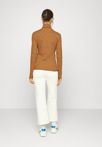 Levi's® ORIEL TURTLENECK - Camisola de manga comprida - foxglove glazed ginger