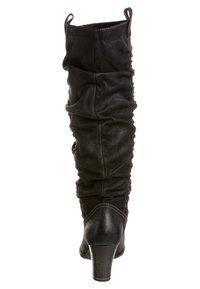 Czarne skórzane buty za kolano z marszczonymi teksturami, okrągłym obcasem i subtelnymi detalami szycia po bokach.