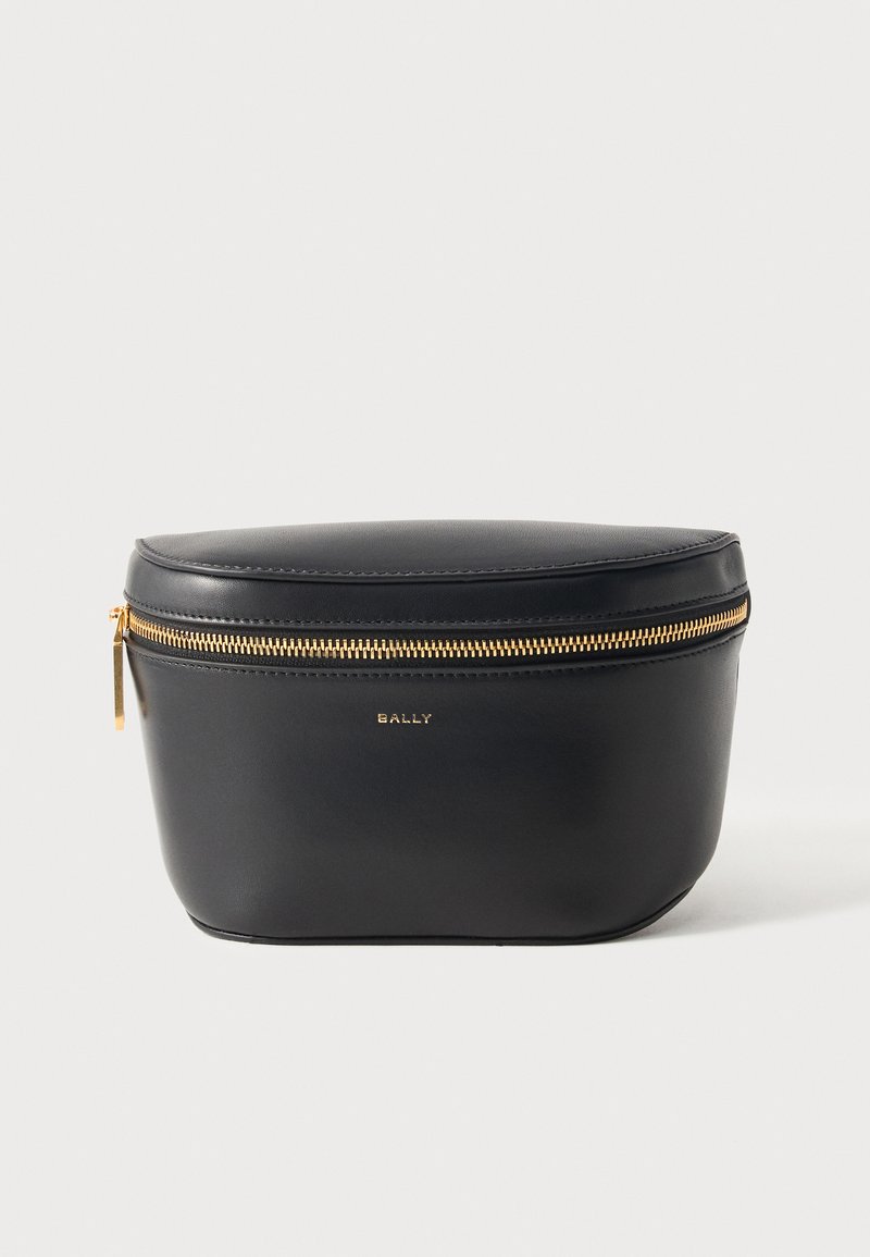 Μαύρο δερμάτινο τσαντάκι μέσης Bally με χρυσλό φερμουάρ και μικρό χρυσό λογότυπο μπροστά, στρογγυλεμένο ορθογώνιο σχήμα.