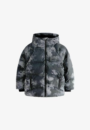 Giubbotto imbottito grigio con motivo a nuvole, dotato di chiusura con zip, due tasche laterali e cappuccio. I materiali sembrano resistenti e impermeabili.