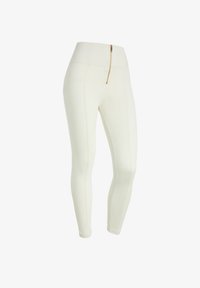Seleccionado, white