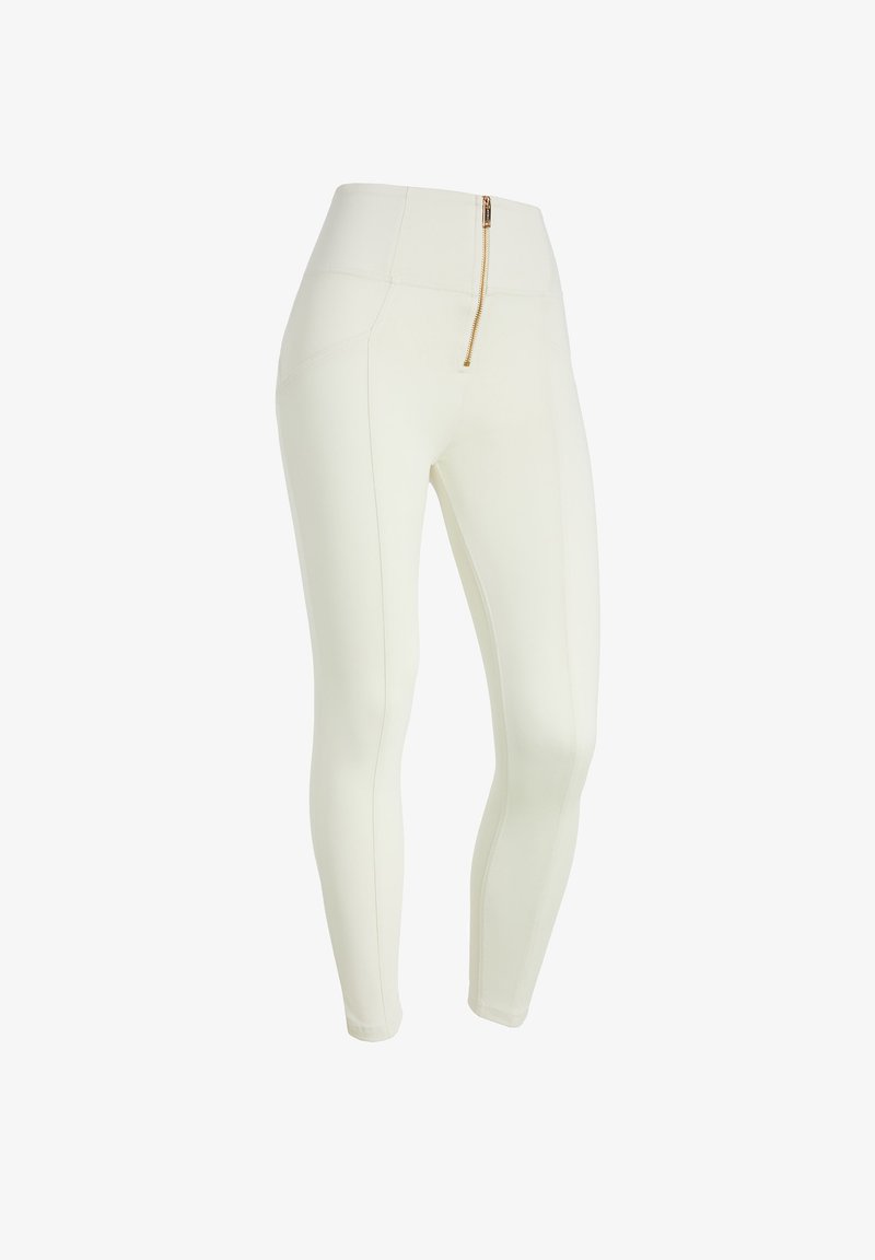 Leggings bianchi a vita alta con tasca posteriore con zip, texture liscia e cuciture a vista, progettati per comfort e flessibilità.