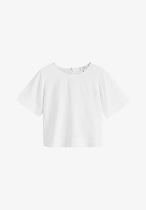 Hvid kortærmet linned crop top med rund halsudskæring og lukning med knapper bagpå på en ensartet hvid baggrund.