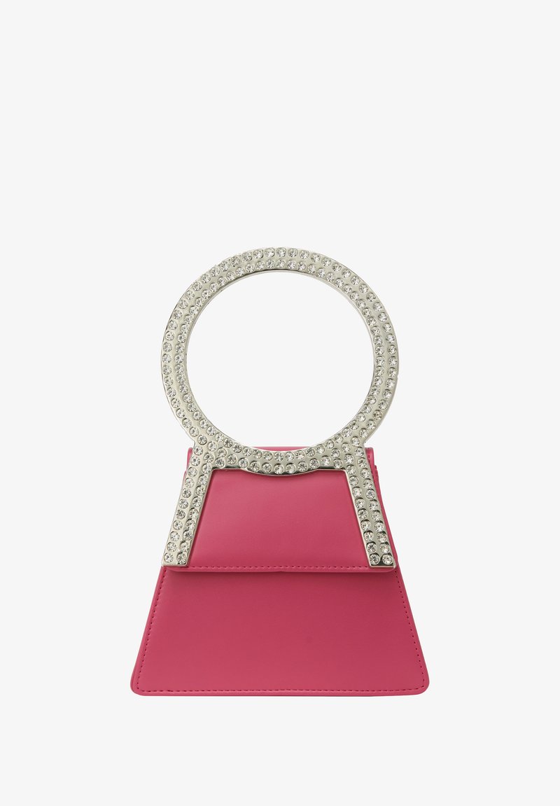 Pink læder håndtaske med en struktureret bund og et rundt håndtag prydet med rhinsten, som har en glat overflade og et slankt design.