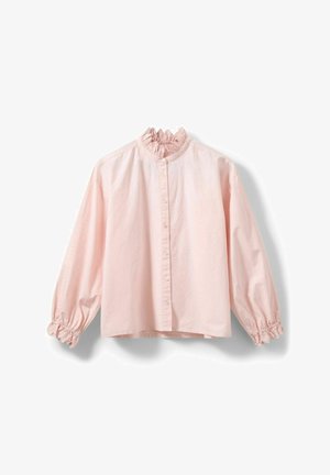 Bluza roz deschis din bumbac, cu guler înalt cu volane și manșete elasticizate, prevăzută cu închidere frontală cu nasturi și croială lejeră.