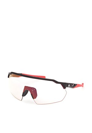 Sportsonnenbrille mit durchgehendem Design, rotem und schwarzem Rahmen, klaren Gläsern und strukturierten Bügelgriffen für mehr Komfort und besseren Sitz.