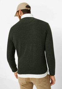 BRAX STYLE RICK - Strickpullover - olive