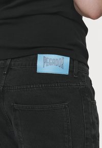 Pegador VALMAR BAGGY - Baggy Jeans - washed black