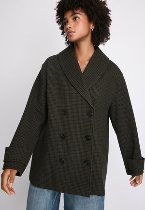 Stradivarius, SHAWL NECK FELT COAT - Short coat - green