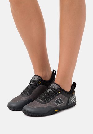 mtng, ZAPATILLAS - Sneakers laag - gris