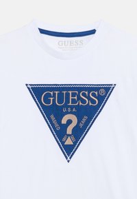 Guess JUNIOR - Μπλουζάκι με στάμπα - pure white