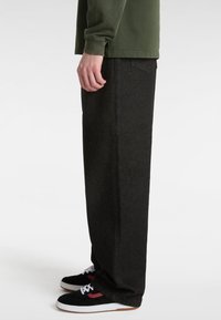 Vans CHECK-5 LOOSE  - Straight leg jeans - black